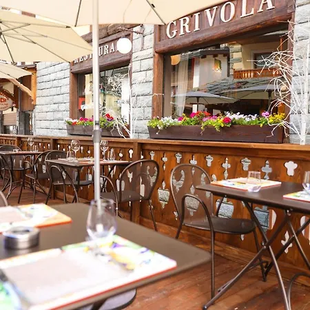 Art Grivola Hotel 4*